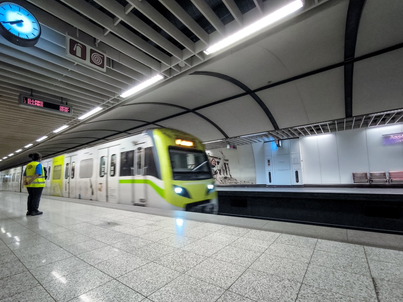 Κανονικά θα λειτουργήσουν το μετρό και τα λεωφορεία το βράδυ του Σαββάτου