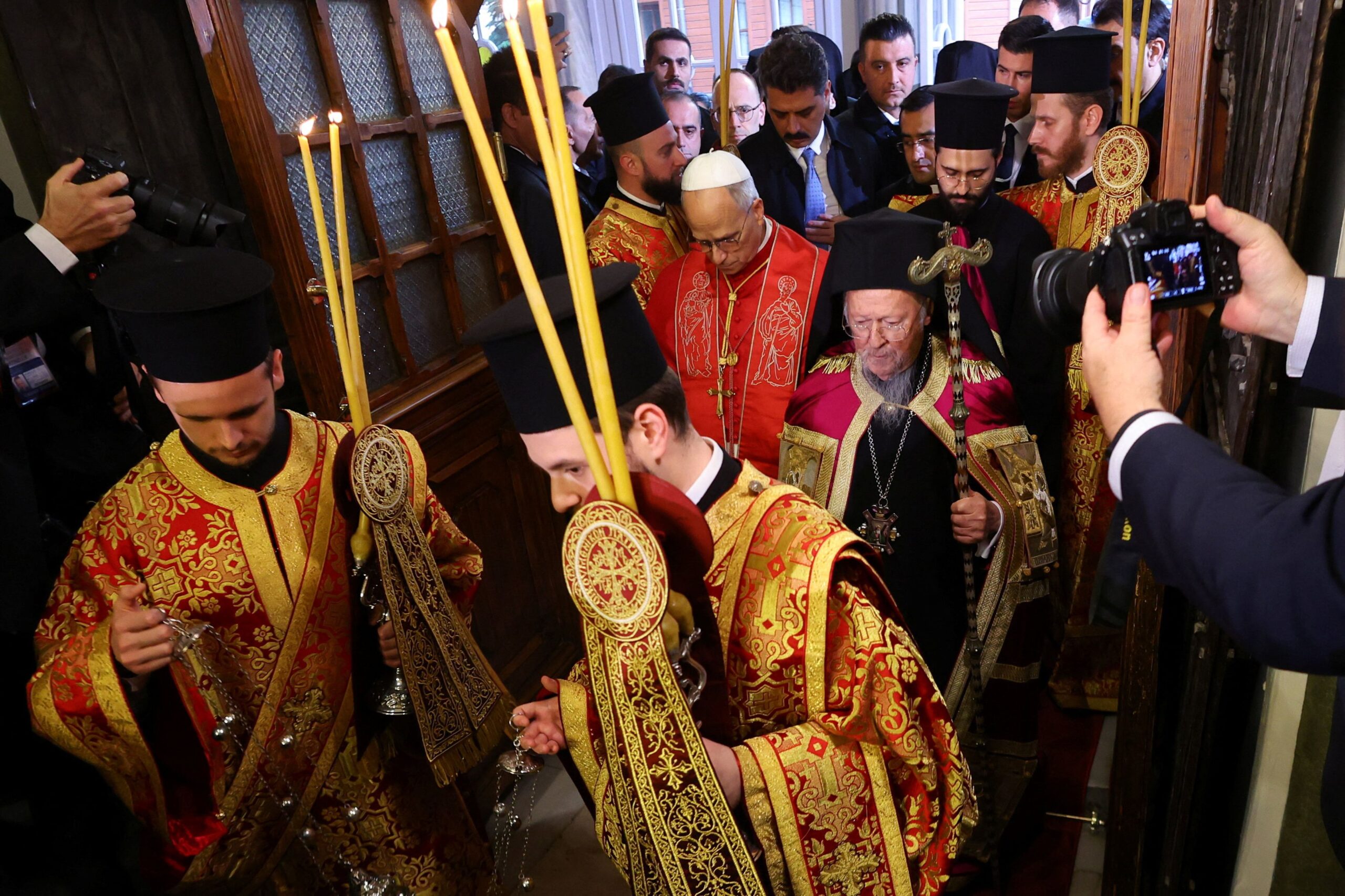 Πάπας Λέων ΙΔ: Δοξολογία με τον Πατριάρχη στο Φανάρι – Δείτε live