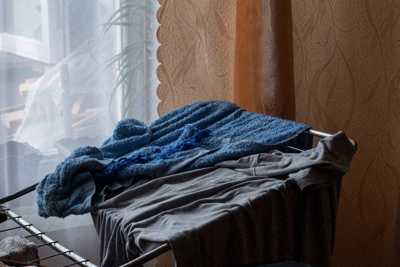 Πρακτικοί τρόποι για γρήγορο και οικονομικό στέγνωμα ρούχων το χειμώνα