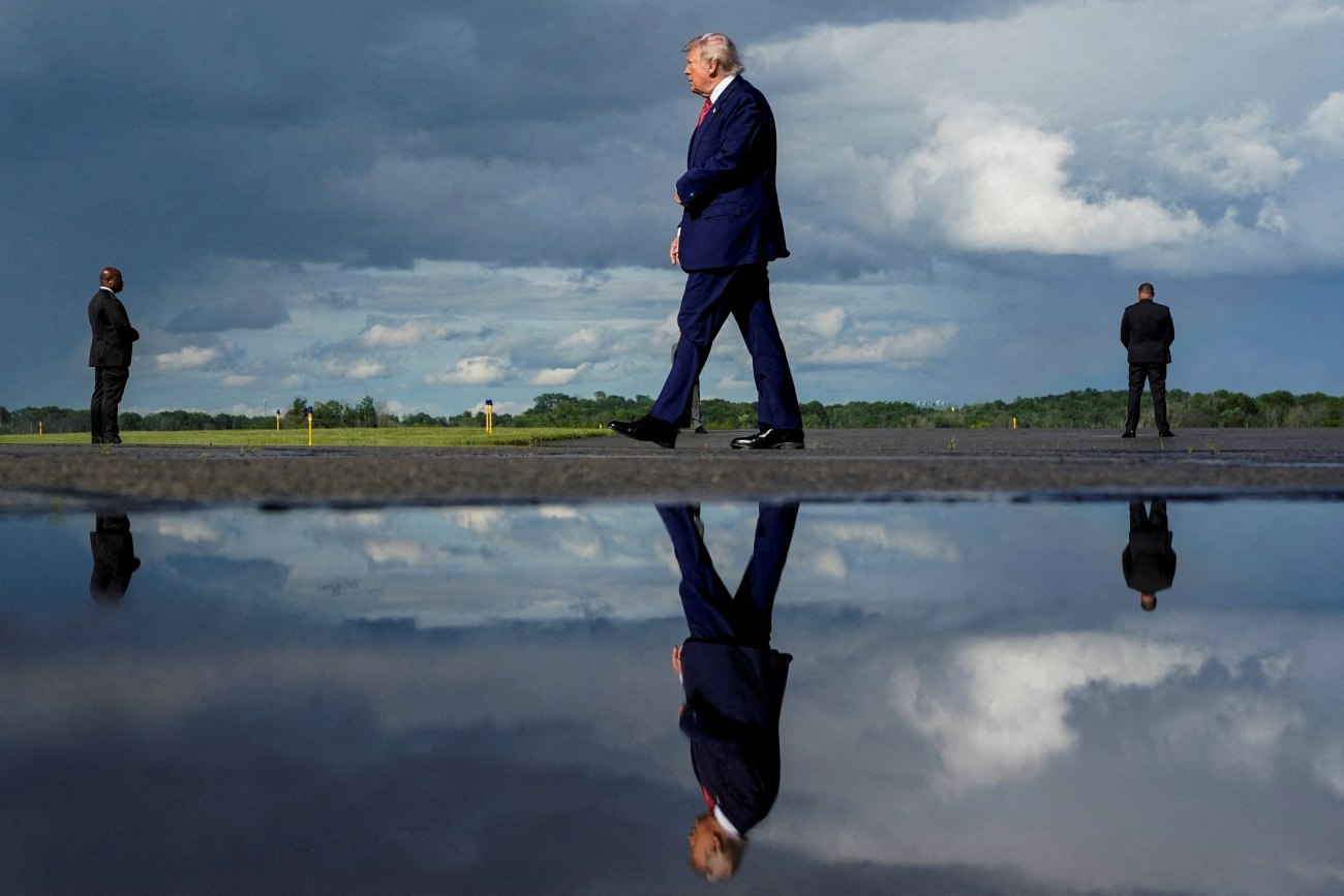 Η πτώση της δημοτικότητας του Τραμπ στο 36% σηματοδοτεί νέο χαμηλό στη δεύτερη θητεία του