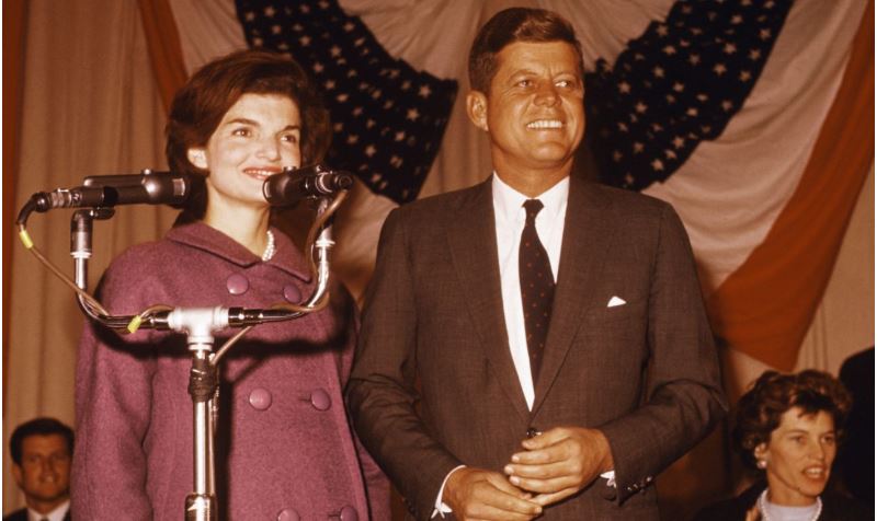 Ζακλίν Κένεντι Ωνάση: Δημοπρασία του ιστορικού παλτό της νύχτας των εκλογών του 1960