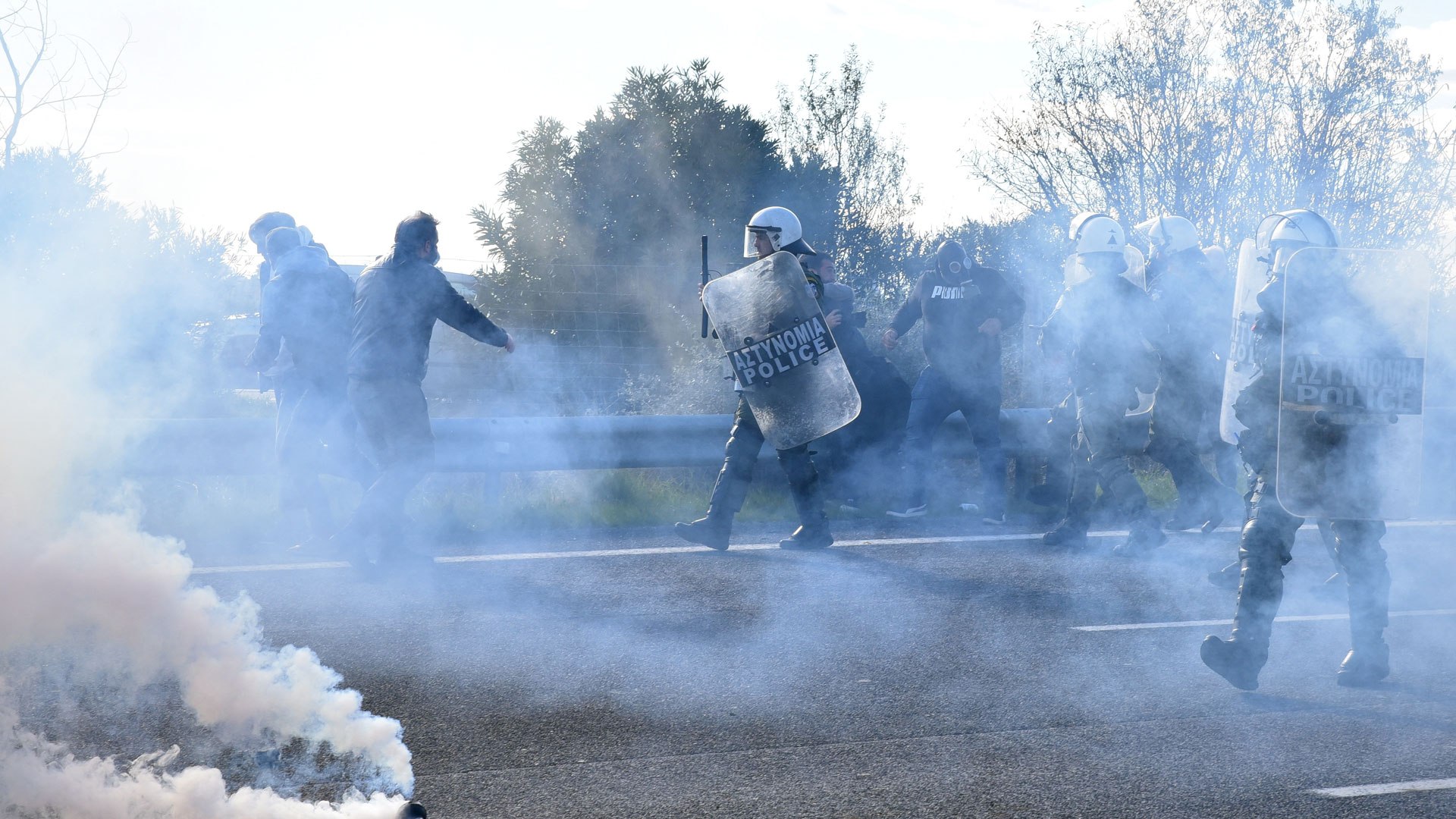 Συλλήψεις αγροτών στη Θεσσαλία: Η ανακοίνωση της ΕΛ.ΑΣ. για τα επεισόδια