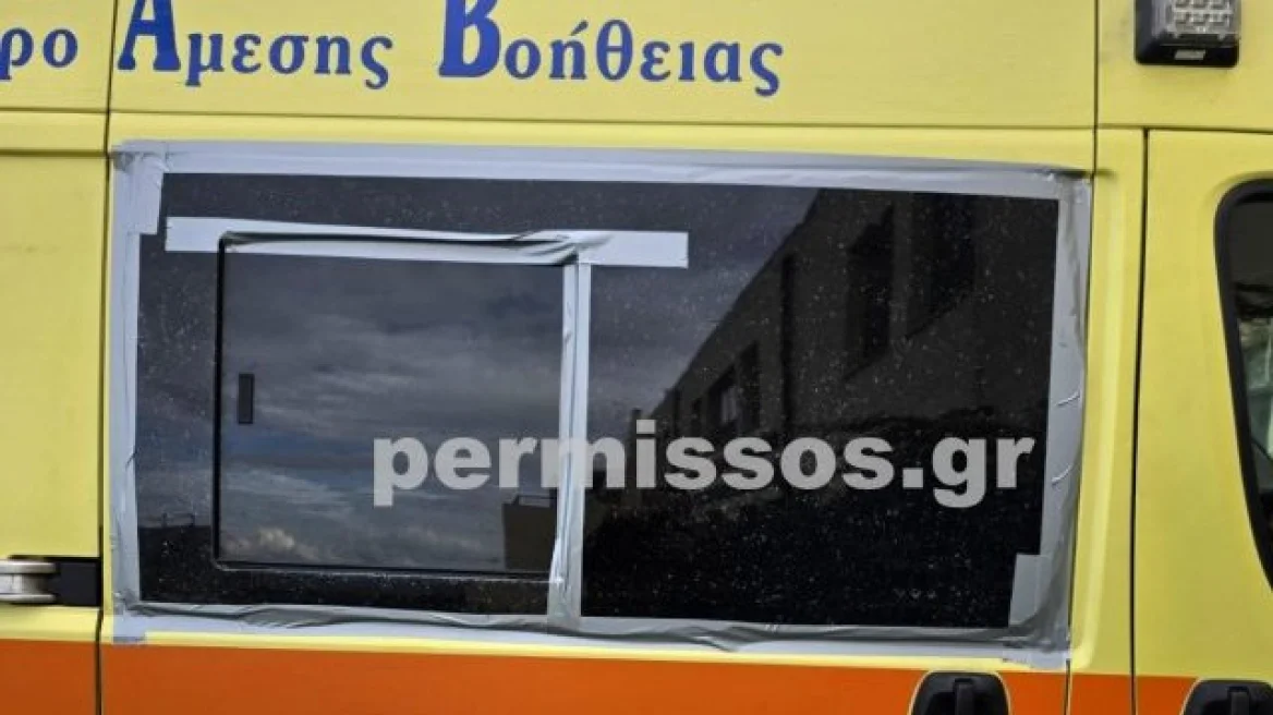 Θήβα: Ρομά κάλεσαν για πλάκα ασθενοφόρο και το έσπασαν με πέτρες