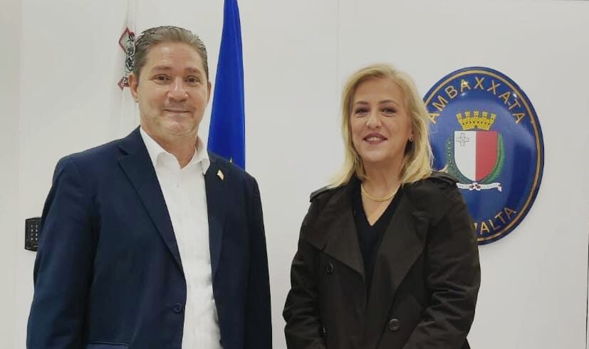 Συνάντηση της Ρ. Δούρου με τον Πρέσβη της Μάλτας: Ειρηνικές λύσεις στις κρίσεις, μεταναστευτικό και ενίσχυση των ελληνομαλτέζικων σχέσεων