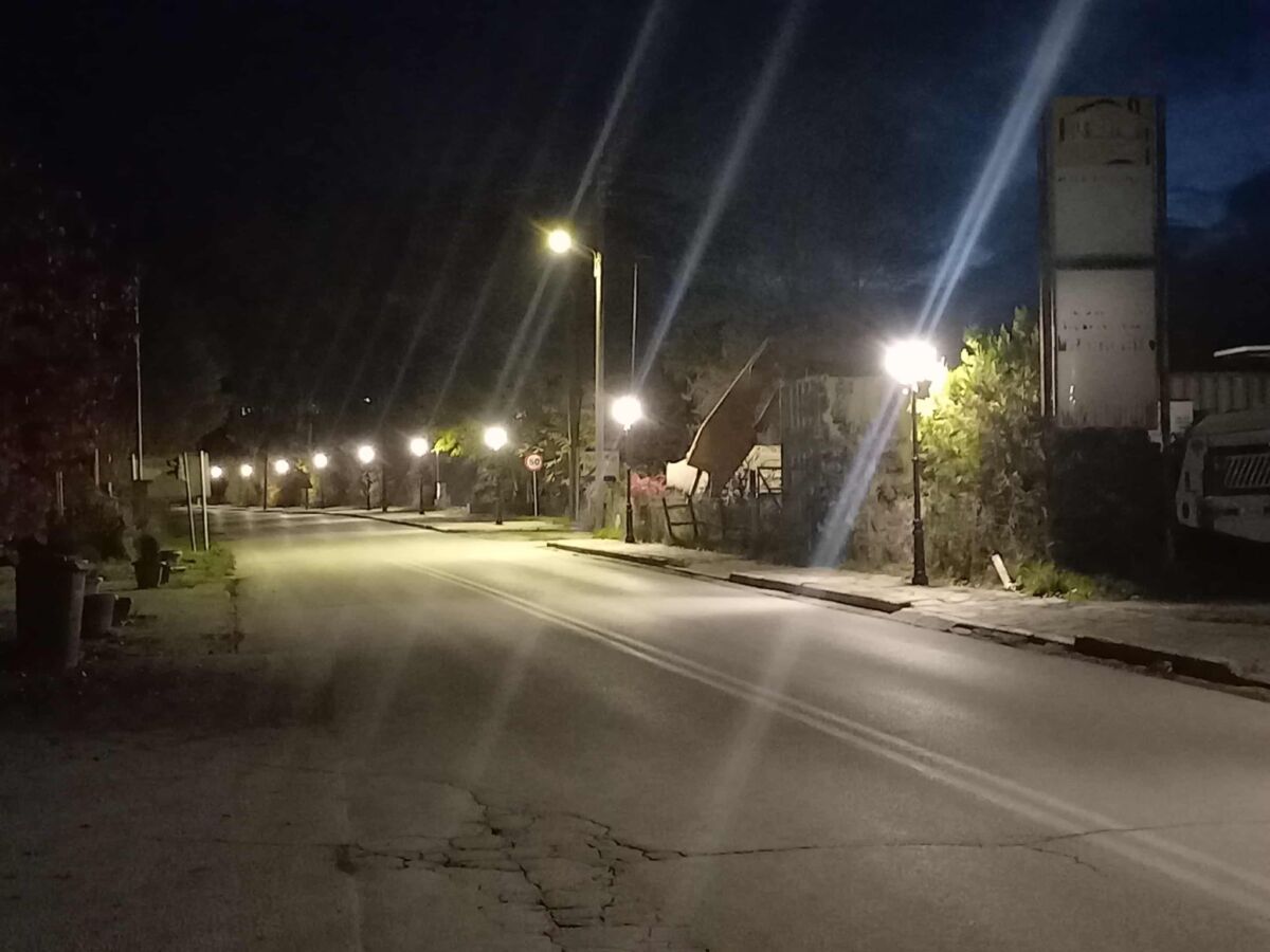 Παλαιοχώρι: Ολοκληρώθηκε η αναβάθμιση της εισόδου από Αρναία – Νέος ηλεκτροφωτισμός και πεζοδρόμια