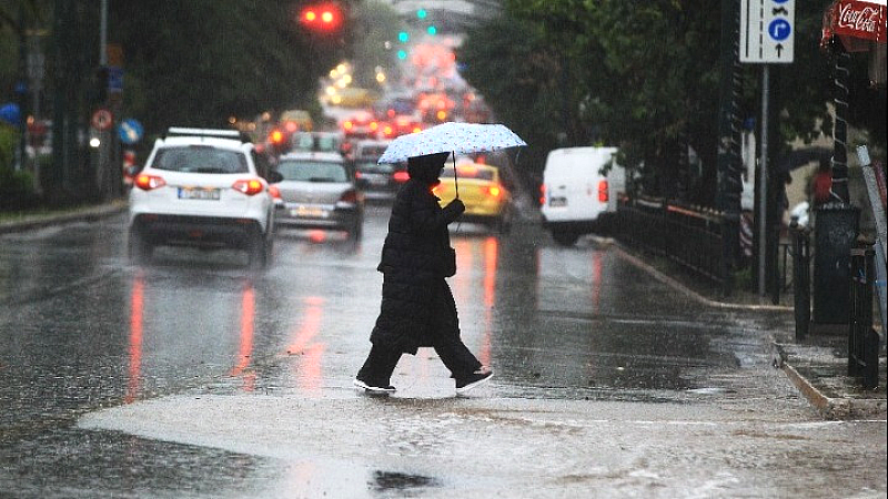 Κακοκαιρία BYRON: Ισχυρές βροχές και καταιγίδες έως αύριο το μεσημέρι – Ποιες περιοχές πλήττονται