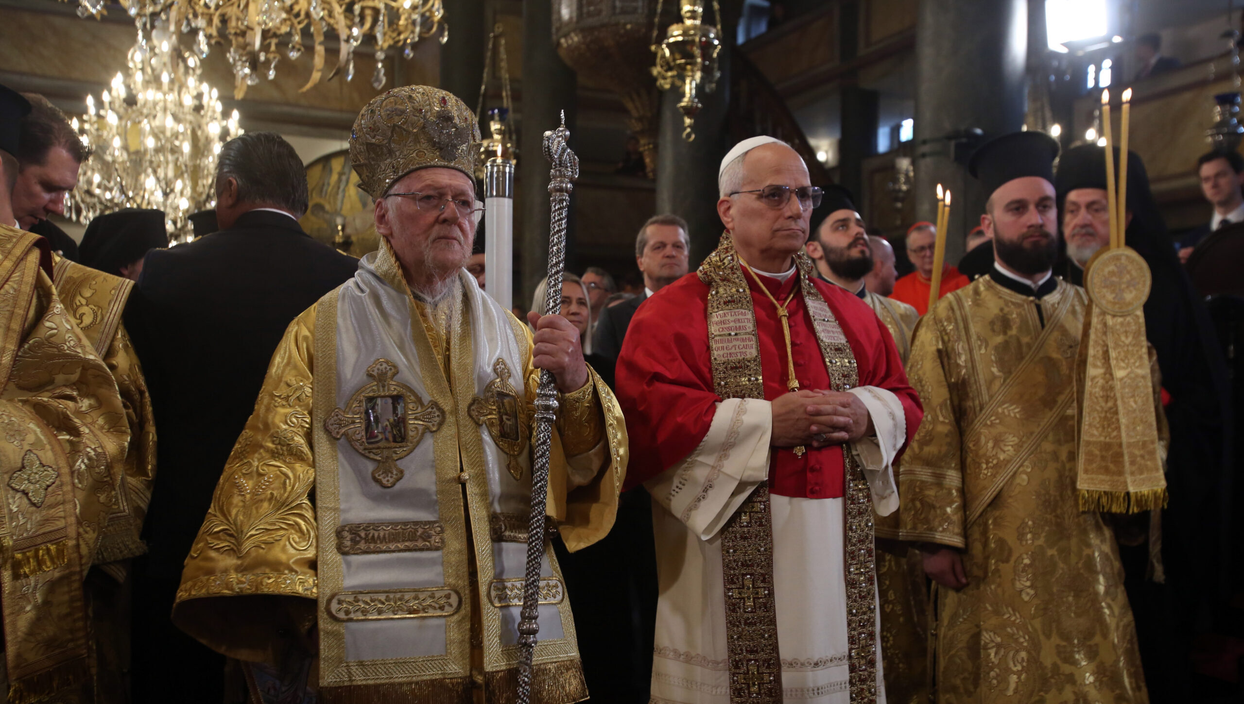 Νέο κεφάλαιο στις σχέσεις Χριστιανικών Εκκλησιών: Πάπας Λέων και Πατρ. Βαρθολομαίος σε κοινή λειτουργία και μήνυμα ενότητας
