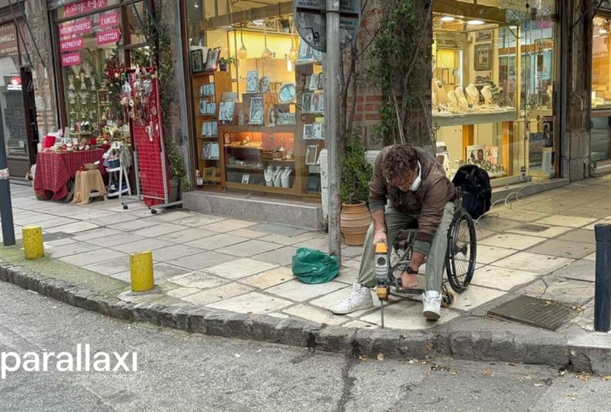 Θεσσαλονίκη: Όταν η πρωτοβουλία ενός πολίτη αλλάζει την πόλη – Νέα ράμπα στη Βενιζέλου