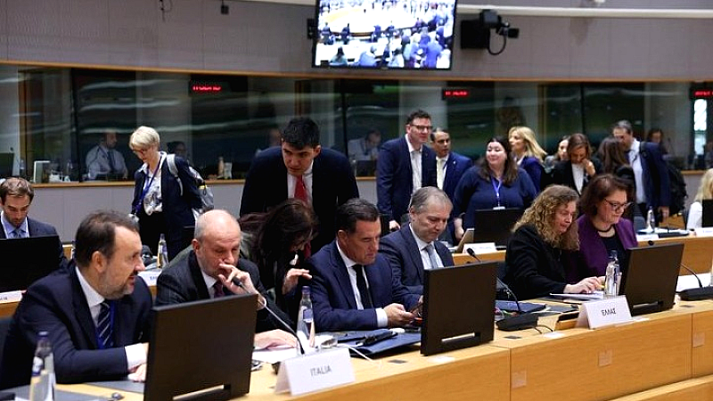 Η Ελλάδα στην κορυφή της φαρμακευτικής παραγωγής και της προστασίας των νέων από το κάπνισμα και το αλκοόλ