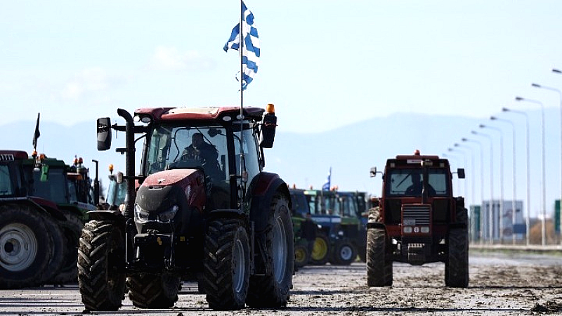 Αγρότες αποκλείουν το τελωνείο της Νίκης – Κλειστός ο δρόμος στον κόμβο Φιλώτα