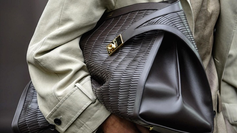 Σοβαρές καταγγελίες κατά πολυτελών οίκων για εκμετάλλευση Κινέζων εργατών