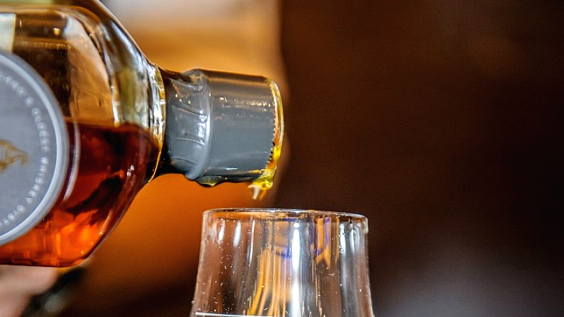 Η bar σκηνή της Αθήνας και η συμβολή της στην οικονομία και τον τουρισμό