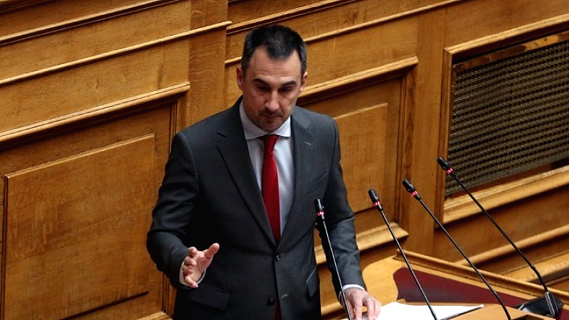 Χαρίτσης από τη Βουλή: «Ο επόμενος πολυετής προϋπολογισμός είναι με μια φράση τανκς εναντίον τρακτέρ»