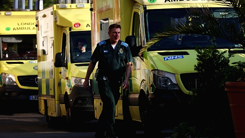 Βρετανία: Σοβαρές προειδοποιήσεις για τα νοσοκομεία καθώς η υπεργρίπη σαρώνει τη χώρα