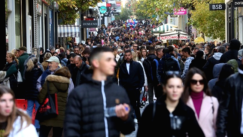 «Δειλά σημάδια αισιοδοξίας» στην κατανάλωση - Ανοικτά τα καταστήματα σήμερα, σε ρυθμούς εορταστικού ωραρίου η αγορά