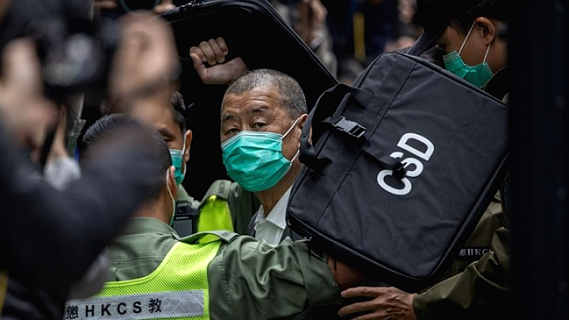 Δικαστήριο του Χονγκ Κονγκ καταδικάζει τον Τζίμι Λάι για ανταρσία και αθέμιτη συνεργασία