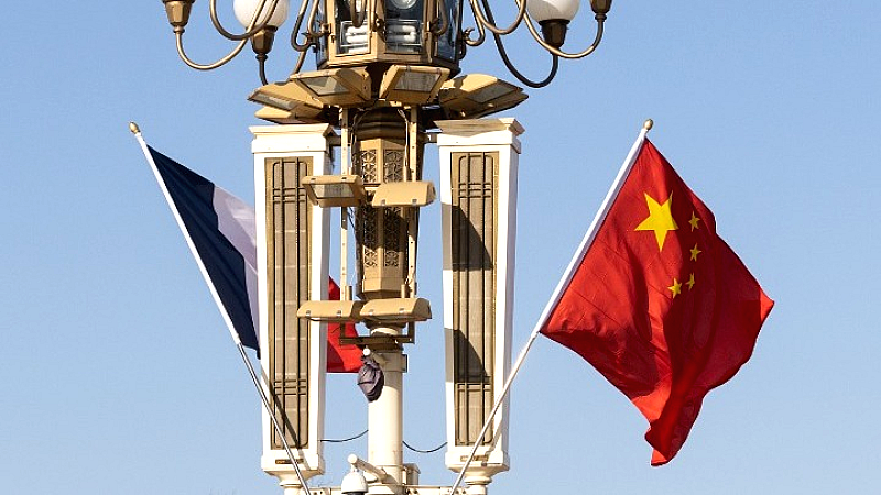 Η τέταρτη επίσκεψη Μακρόν στην Κίνα: Σημαντικές συναντήσεις και στρατηγικές συζητήσεις