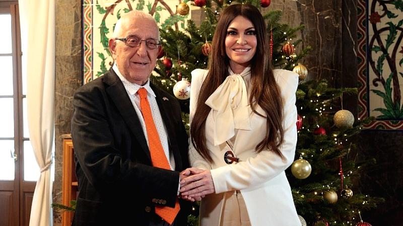 Η Κίμπερλι Γκιλφόιλ επισκέπτεται το ελληνικό Κοινοβούλιο