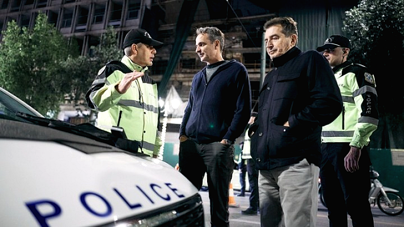 Επίσκεψη του πρωθυπουργού σε σημείο ελέγχου αλκοτέστ στην Αττική