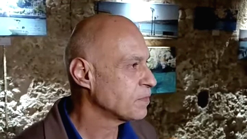 Ο ευάγγελος Φυντριλάκης: Ο δημοσιογράφος που αναγεννάται από τη θάλασσα