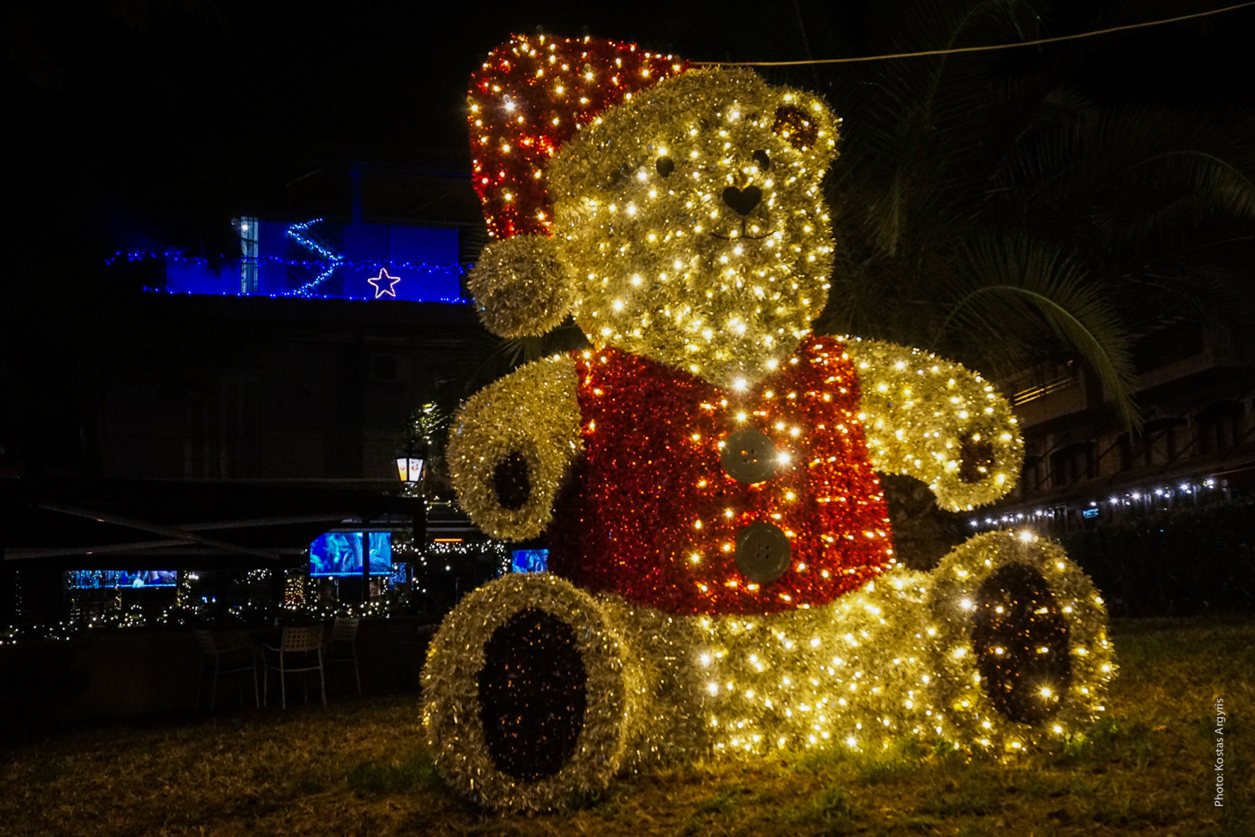 Ο δήμος Νεάπολης-Συκεών φωτίζεται με τη λάμψη και τη χαρά των Χριστουγέννων 