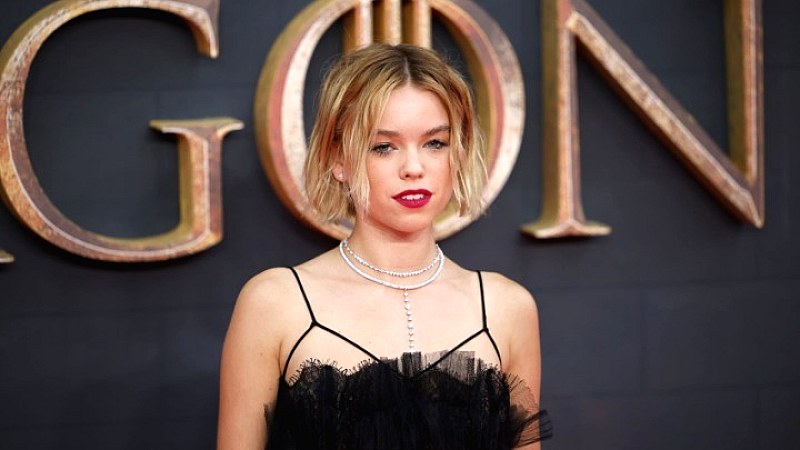 Η Μίλι ‘Αλκοκ ενσαρκώνει την Kara Zor-El στην ταινία «Supergirl»