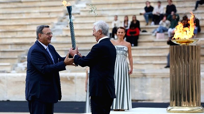 Η Ολυμπιακή Φλόγα παραδόθηκε στους διοργανωτές του «Μιλάνο-Κορτίνα 2026»