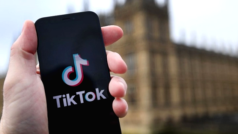 Η απαγόρευση των μέσων κοινωνικής δικτύωσης για ανήλικους: Μια μοναδική ευκαιρία παρατήρησης