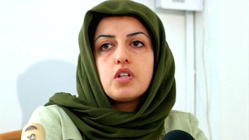 Σοβαρή κατάσταση της Ναργκίς Μοχαμαντί μετά τη βίαιη σύλληψή της