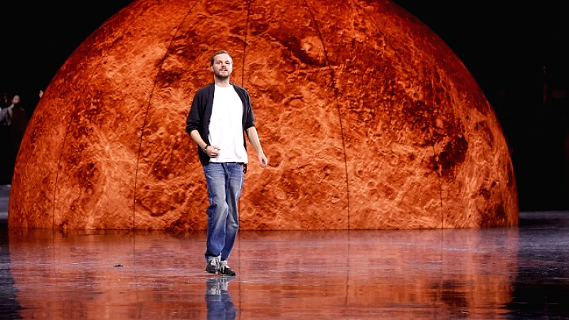 Η παρουσίαση της συλλογής Cruise 2027 του Matthieu Blazy για τον οίκο Chanel στη Μπιαρίτζ