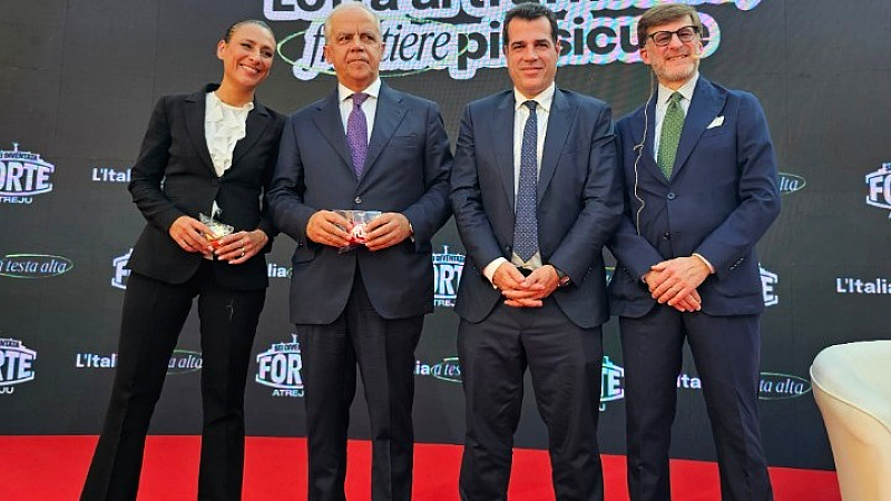 Ιταλία: Σημαντική η στήριξη της σκληρής μεταναστευτικής πολιτικής στην Ευρώπη, δήλωσε ο Θ. Πλεύρης από το φεστιβάλ «Αδέλφια της Ιταλίας»