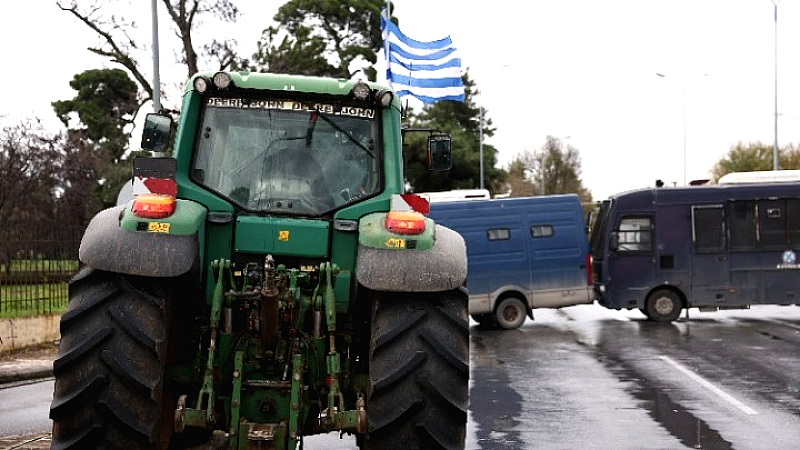 Κλιμάκωση κινητοποιήσεων αγροτών και κτηνοτρόφων σε 20 μπλόκα στη Βόρεια Ελλάδα