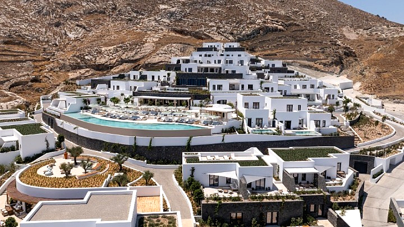 LXR Hotels & Resorts: Η νέα παρουσία τους στην Ελλάδα με το Sandblu Santorini
