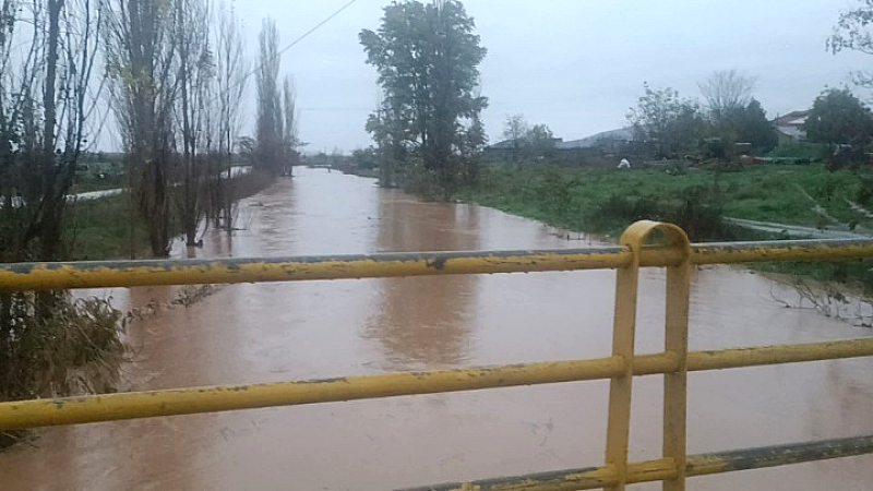 Δομοκός: Έκτακτες πλημμύρες διακόπτουν τη σιδηροδρομική συγκοινωνία Αθηνών-Θεσσαλονίκης