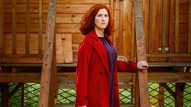 «Mother Tongue»: Ο δυναμικός μονόλογος της Γεωργίας Τσαγκαράκη στο THEATRE OF THE NO