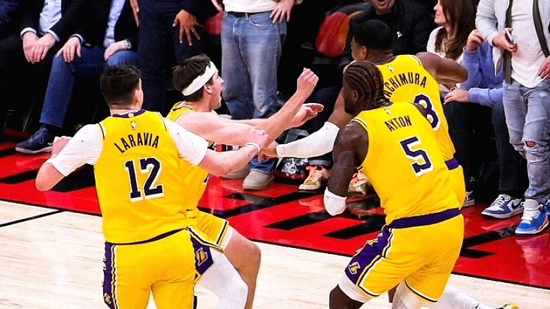 Θρίαμβος Λέικερς με buzzer-beater του Χατσιμούρα, τερματισμός ιστορικού σερί του ΛεΜπρόν