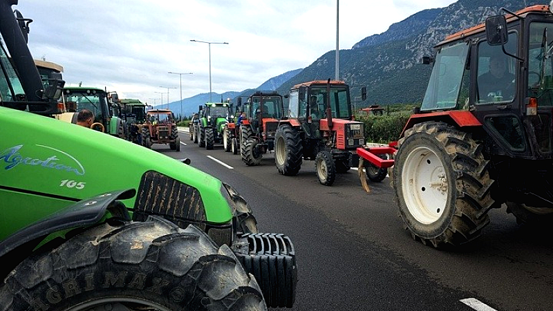 Παραμένουν στο αεροδρόμιο Ηρακλείου «Ν. Καζαντζάκης» οι αγροτοκτηνοτρόφοι