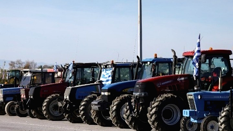 Κινητοποιήσεις αγροτών και κτηνοτρόφων στην Πάτρα: Αποκλεισμός στον κόμβο του Πύργου