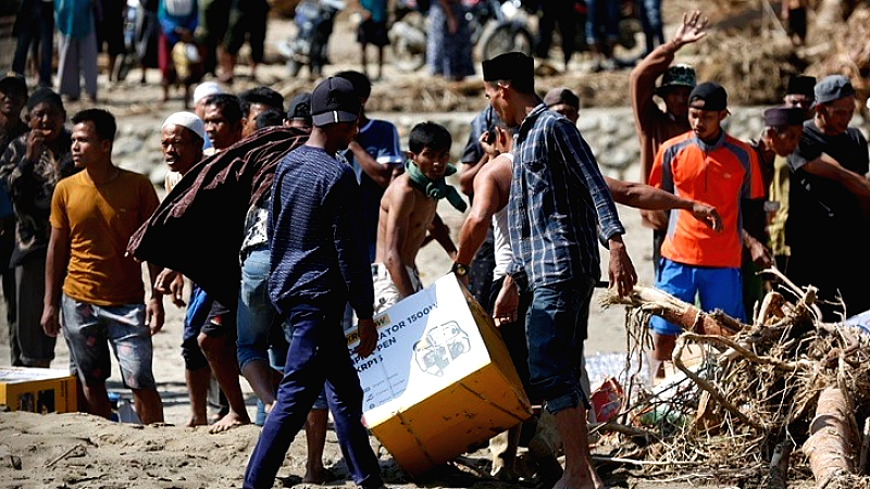 Βαρύς απολογισμός από τις πλημμύρες στην Ινδονησία: 950 νεκροί και 5.000 τραυματίες