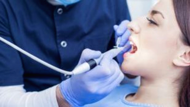 Επείγουσα προειδοποίηση από τους οδοντιάτρους για παραπλανητικές διαφημίσεις οδοντιατρικών υπηρεσιών