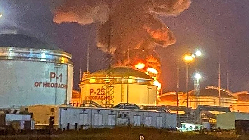 Πυρκαγιά σε αποθήκη πετρελαίου στην Ταμπόφ μετά από ουκρανική επίθεση