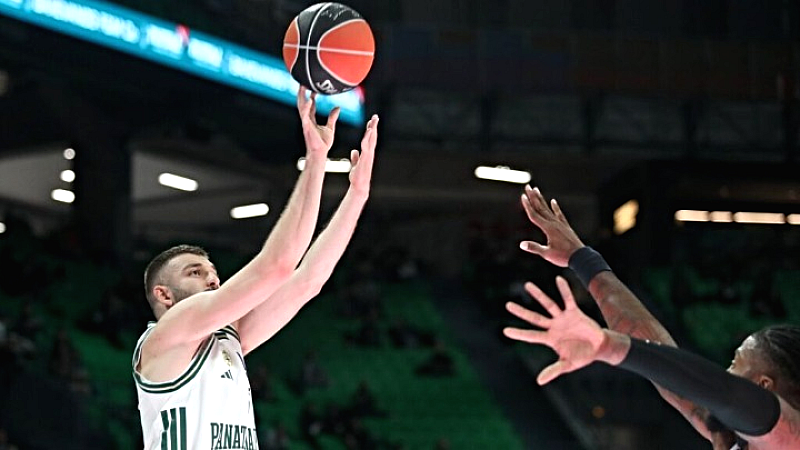 Ρογκαβόπουλος: «Ιδιαίτερη στιγμή το ρεκόρ των 12 τριπόντων, αλλά τώρα επικεντρωνόμαστε στην Αρμάνι»