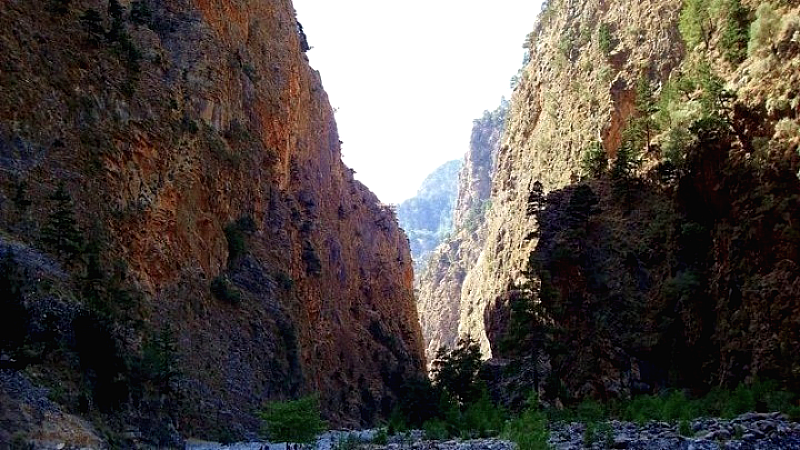 Διάσωση περιπατητή στο φαράγγι του Αμπά: Επιχείρηση σε πλήρη εξέλιξη με τη συμμετοχή Super Puma