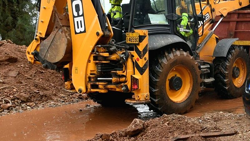 Άμεσες ενέργειες για την απομάκρυνση φερτών υλικών στους πλημμυρισμένους δρόμους της Αττικής