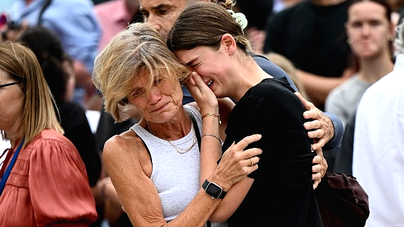 Σοκ και ανησυχία στη γειτονιά μετά την αιματηρή επίθεση στην παραλία Μπόνταϊ του Σίδνεϊ