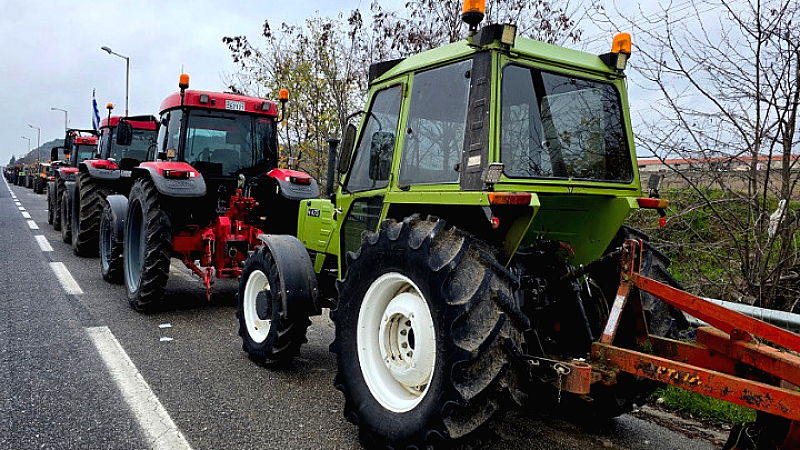 Συνεχίζεται η κινητοποίηση των αγροτών στην Καρδίτσα και τα Τρίκαλα – Επίσκεψη του περιφερειάρχη Θεσσαλίας στο μπλόκο των Τρικάλων