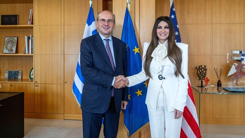 Ενδυνάμωση των σχέσεων Ελλάδας-ΗΠΑ: Σημαντική συνάντηση Χατζηδάκη – Γκιλφόιλ