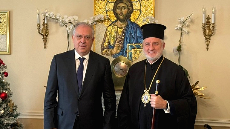 Συνάντηση του Τάκη Θεοδωρικάκου με τον Αρχιεπίσκοπο Αμερικής Ελπιδοφόρο