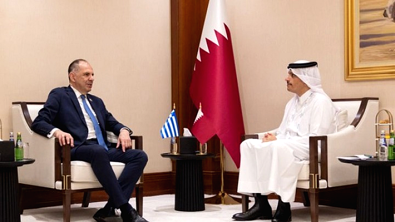 Συνάντηση του ΥΠΕΞ Γιώργου Γεραπετρίτη με τον πρωθυπουργό και υπουργό Εξωτερικών του Κατάρ, Μοχάμεντ μπιν Αμπντουλραχμάν Αλ Θάνι στη Ντόχα