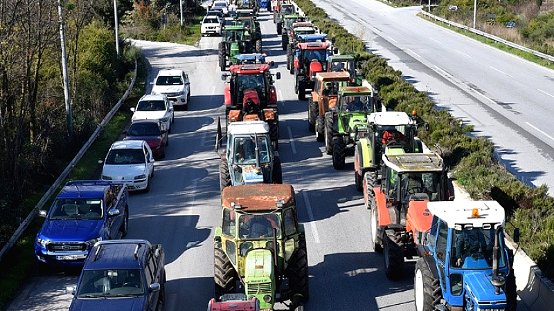 Συνεχίζονται οι αγροτικές κινητοποιήσεις – Κλειστή η Ε.Ο. Αθηνών-Θεσσαλονίκης στη Νίκαια